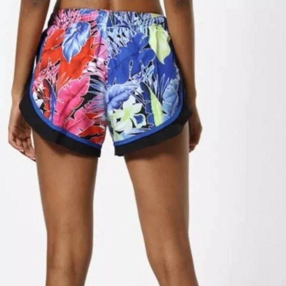 NWT Nike Tempo Women's Athletic Running Shorts XS - Picture 3 of 8